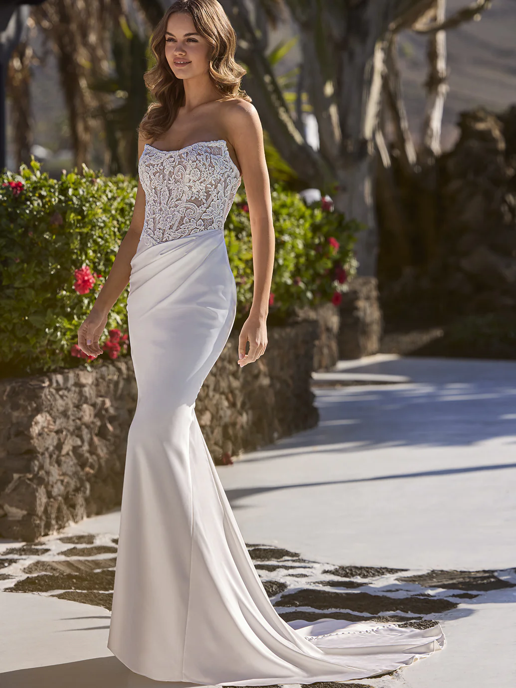 Enzoani Love: Eldora