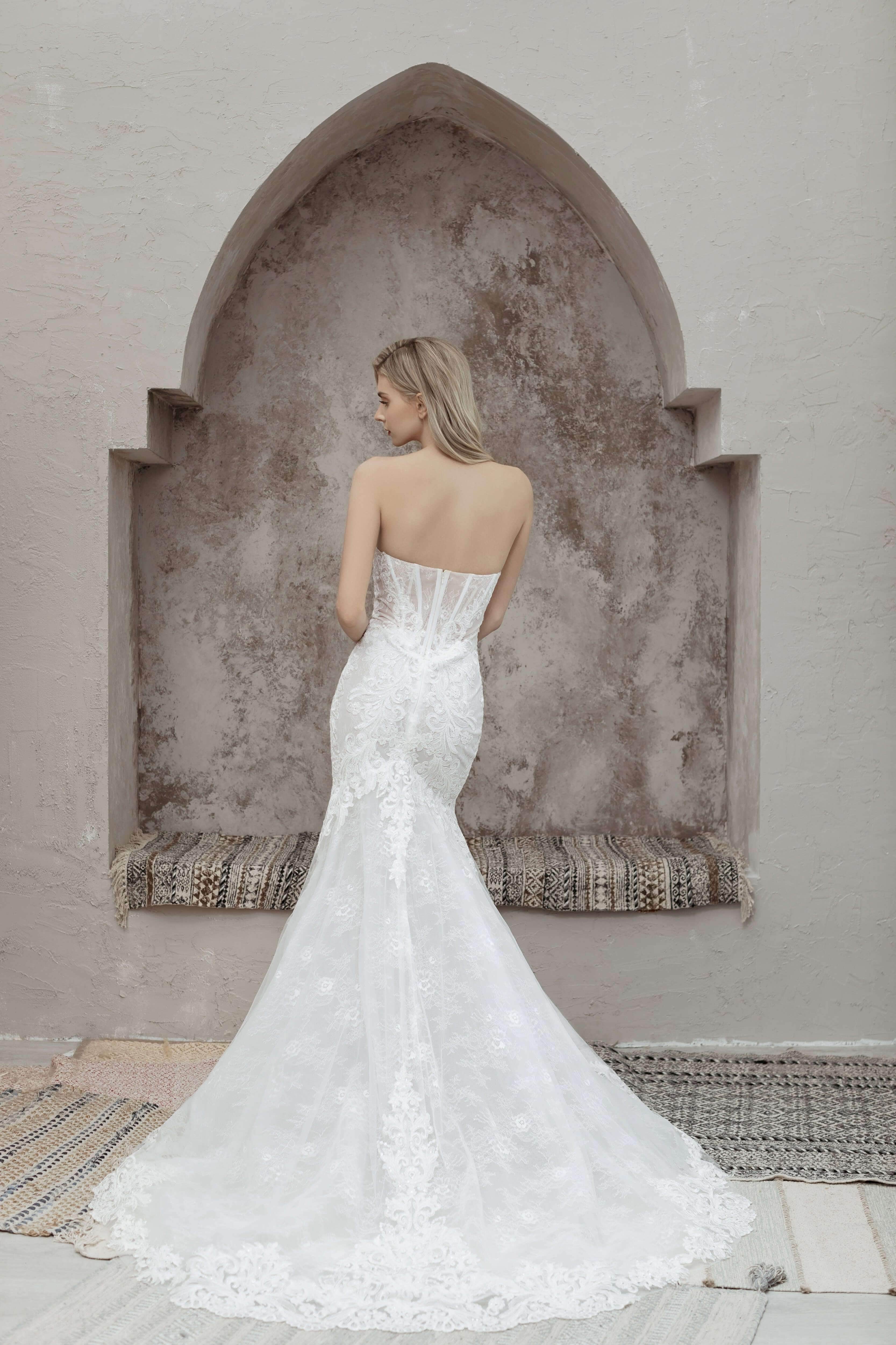 Magnolia White: Aubreita - Image 5