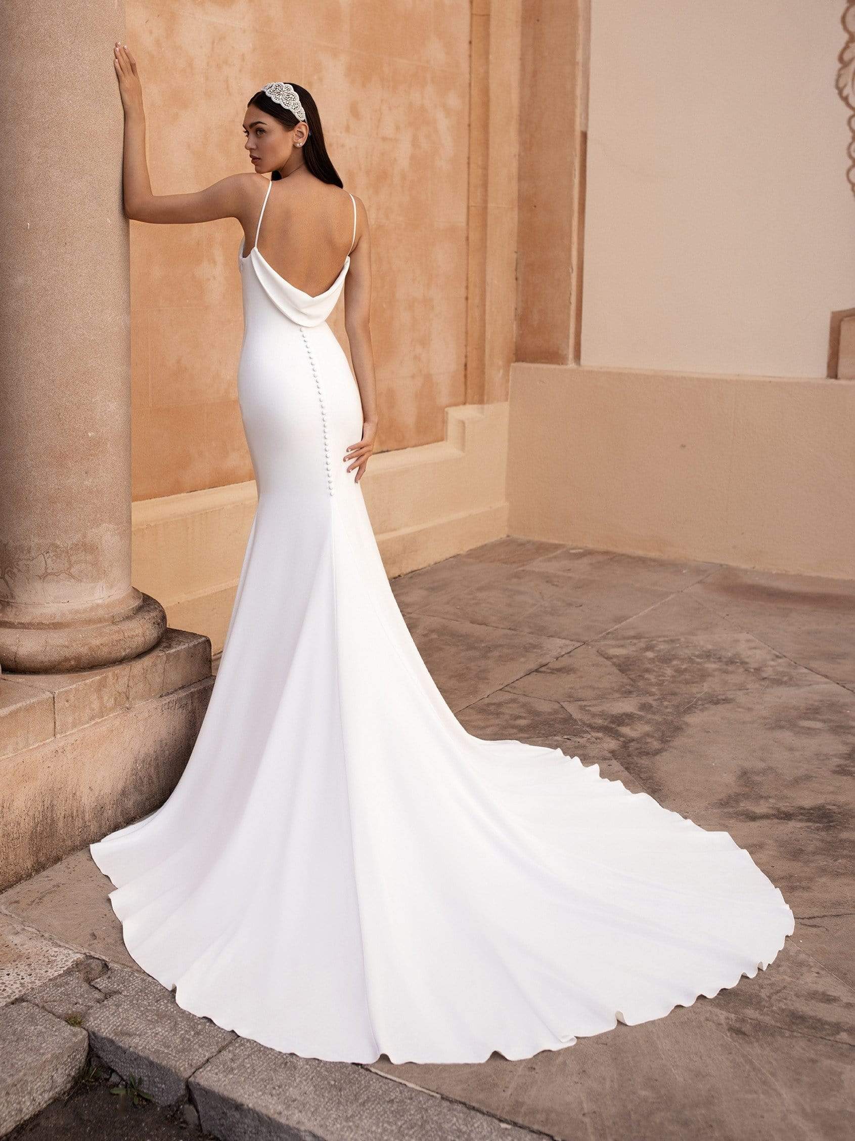Pronovias: Antiope - Image 3