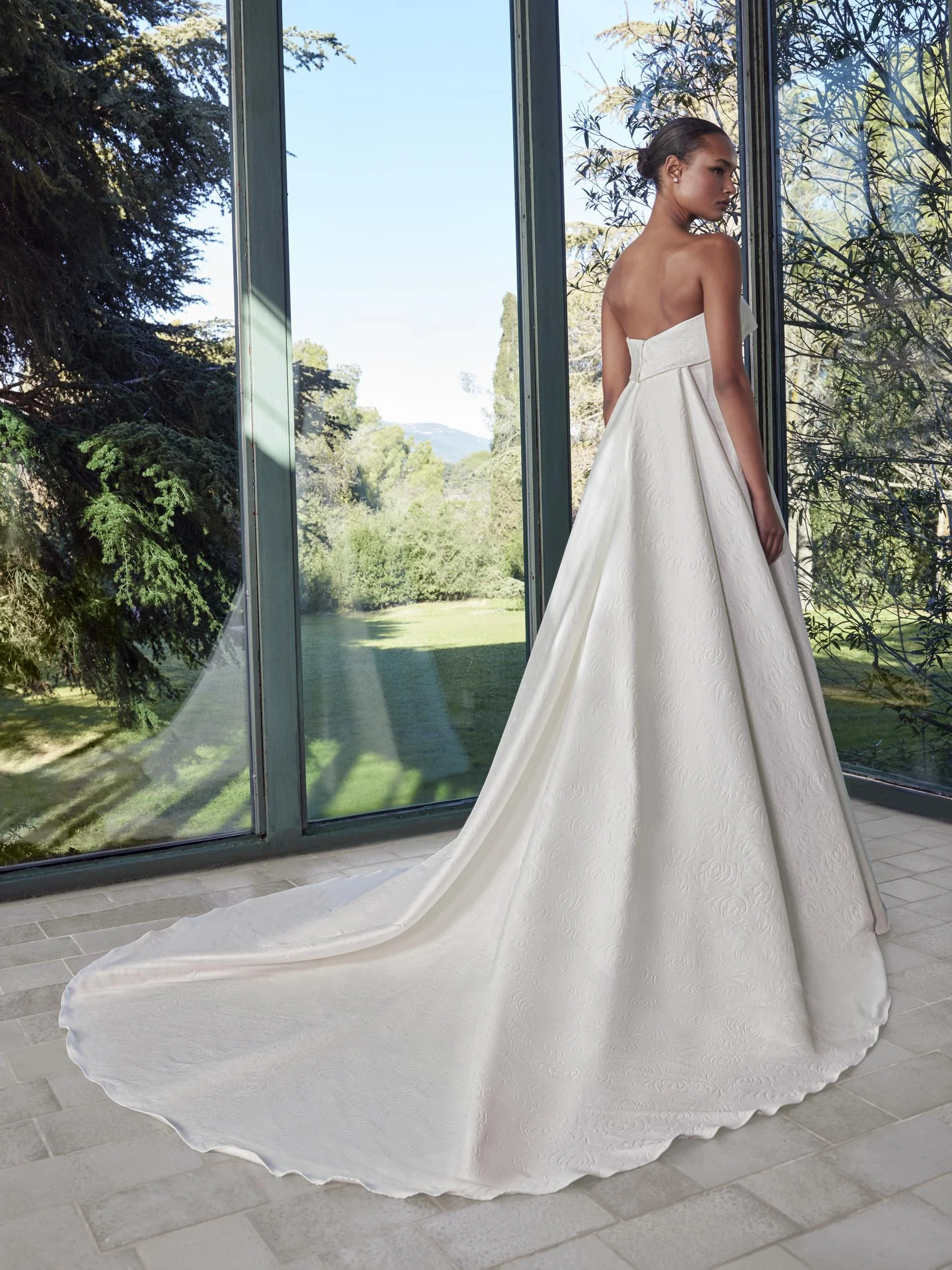 Pronovias: Skies - Image 2